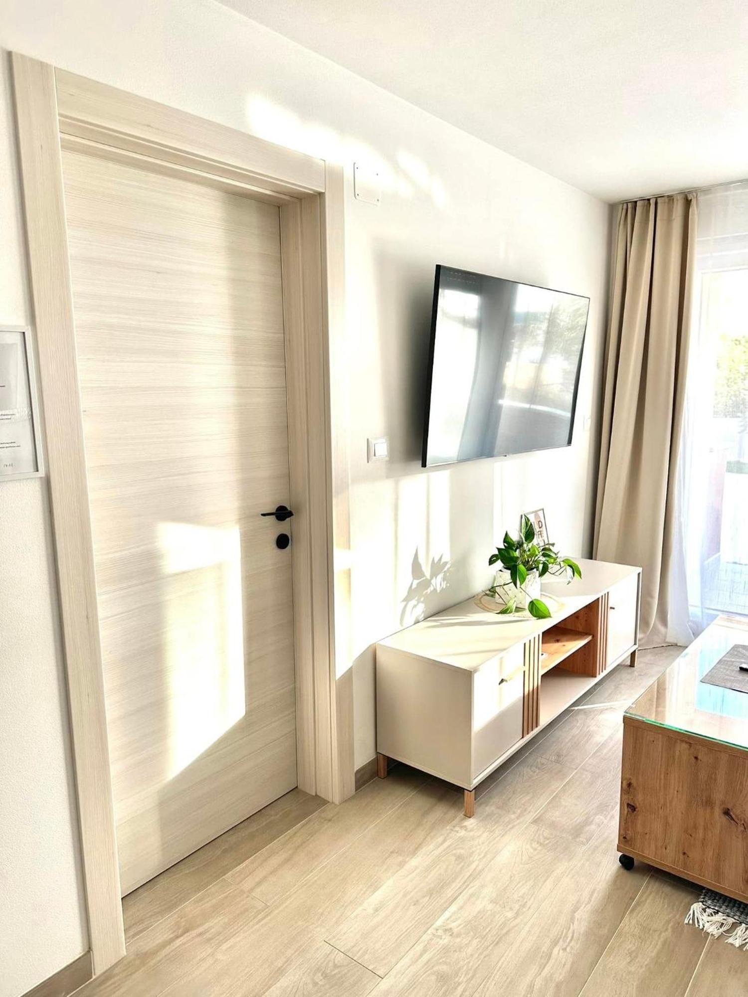 Apartmani Marco,Lukas,Patrick,David,Blizu Centra I Mora Sa Free Privatnim Parkingom PUY 외부 사진
